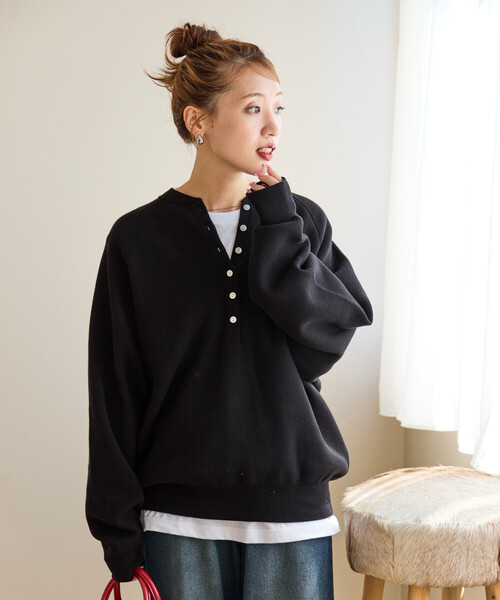 FREAK'S STORE(フリークスストア)の「\累計24,000枚突破/限定展開 スウェットライク ヘンリーネック ニット プルオーバー(ニット/セーター・レディース・ブルー/ライトグレー/ダークブラウン/ネイビー/レッド/ピンク/ブラック/チャコール/ナチュラル/イエロー・フリ-)」の2枚目の写真