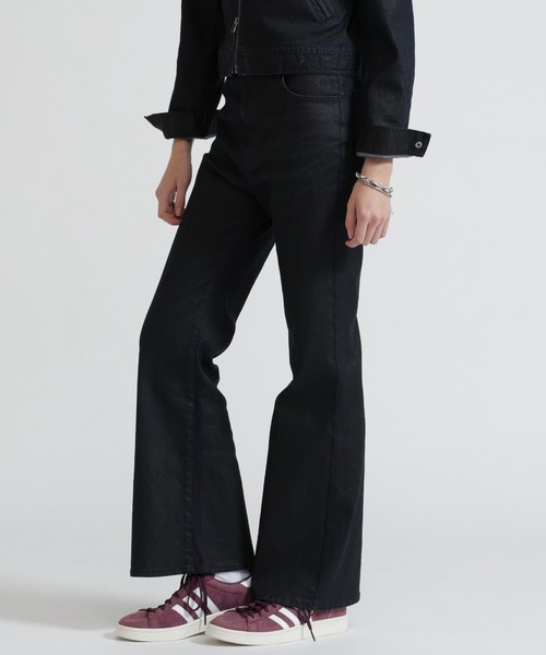 AVIREX(アヴィレックス)の「GOALERS DENIM FLARE PANTS(デニムパンツ・レディース・インディゴブルー/ブラック・S/M)」の2枚目の写真