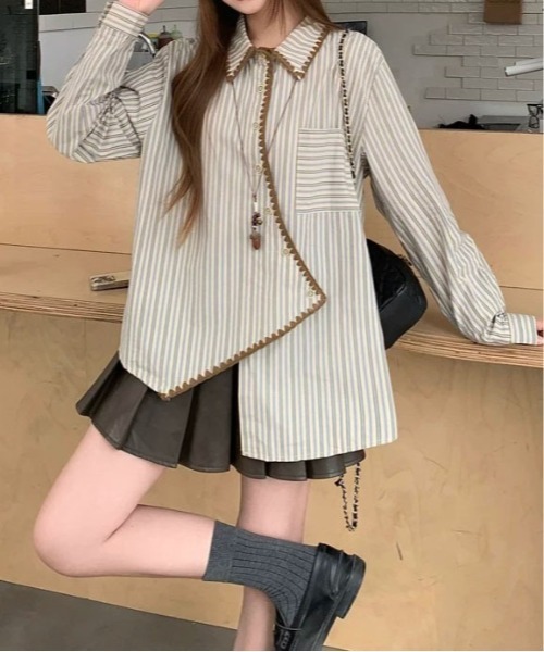 &soiree(アンドソワレ)の「アシンメトリー配色ラインストライプシャツ(シャツ/ブラウス・レディース・ベージュ・MEDIUM/LARGE/X-LARGE)」の1枚目の写真