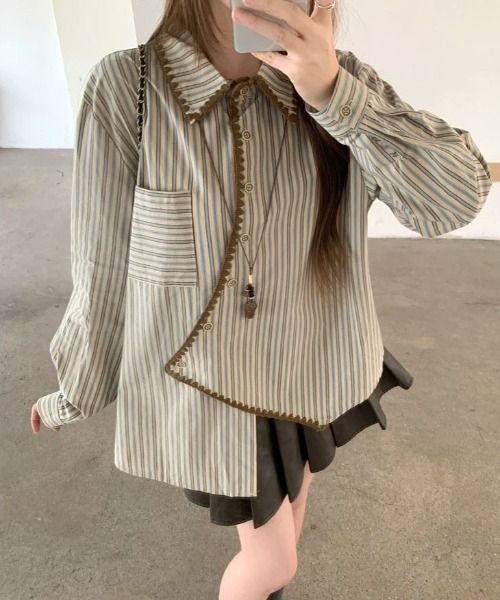 &soiree(アンドソワレ)の「アシンメトリー配色ラインストライプシャツ(シャツ/ブラウス・レディース・ベージュ・MEDIUM/LARGE/X-LARGE)」の3枚目の写真