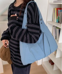 シワ感餃子型アンダーアームバッグ リベットデザイン 軽量大容量ワンショルダー