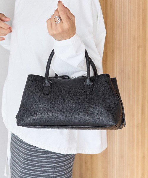 gossara（ゴサラ）の「【gossara 便利な2WAY仕様】タッセル付きZIP 2WAYバッグ（ショルダーバッグ・レディース・ブラック/ブラウン・FREE）」の4枚目の写真
