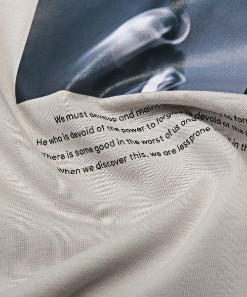 LUXSTYLE(ラグスタイル)の「シルケットライクアートフォトプリントBIGロンT(Tシャツ/カットソー・メンズ・グレイッシュベージュ・M)」の8枚目の写真