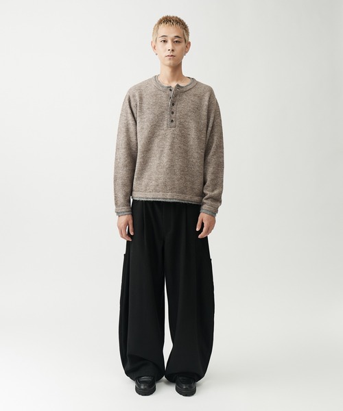 SINSS(シンス)の「Wool blend layered henley knit / ウールブレンドレイヤードヘンリーニット(ニット/セーター・メンズ・グリーン/ネイビー/ベージュ/チャコール・MEDIUM/X-SMALL/LARGE/SMALL)」の16枚目の写真