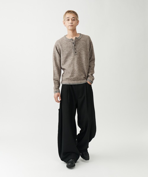SINSS(シンス)の「Wool blend layered henley knit / ウールブレンドレイヤードヘンリーニット(ニット/セーター・メンズ・グリーン/ネイビー/ベージュ/チャコール・MEDIUM/X-SMALL/LARGE/SMALL)」の19枚目の写真