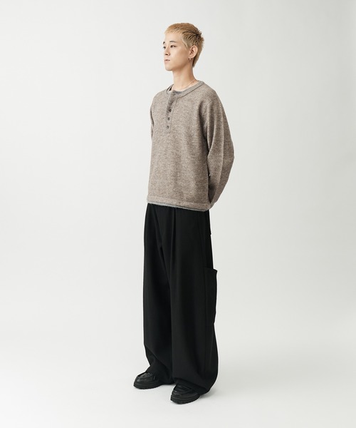 SINSS(シンス)の「Wool blend layered henley knit / ウールブレンドレイヤードヘンリーニット(ニット/セーター・メンズ・グリーン/ネイビー/ベージュ/チャコール・MEDIUM/X-SMALL/LARGE/SMALL)」の20枚目の写真