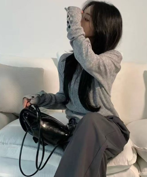 FAVORITO(ファヴォリート)の「ニットVネックトップス(ニット/セーター・レディース・ネイビー/グレー・F)」の19枚目の写真