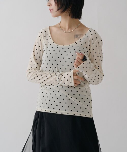 goocy(グーシー)の「前後2WAYドットトップス(Tシャツ/カットソー・レディース・ホワイト/ブラウン・FREE)」の1枚目の写真