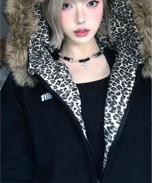 AsheKsha(アシクシャ)の「【ストリート】ファーフード付きジップパーカー ショート丈 ワッペン レディース(パーカー・レディース・ブラック・M)」の6枚目の写真