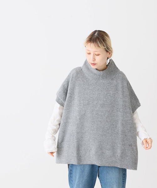 HEART MARKET（ハートマーケット）の「オフタートルニットポンチョプルオーバー（ニット/セーター・レディース・ブラック/ナチュラル/チャコール/サンドベージュ/グレー/ダークブラウン・FREE）」の4枚目の写真