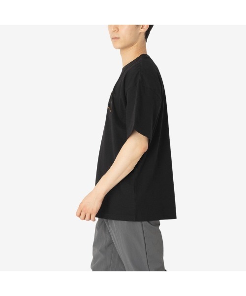 Reebok(リーボック)の「アスレティック バーシティ Tシャツ(Tシャツ/カットソー・メンズ・ブラック・MEDIUM/LARGE/X-LARGE/SMALL)」の2枚目の写真