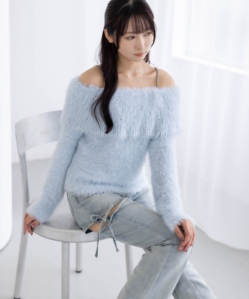 clear（クリア）の「ビジュー付きフェザーオフショルニットトップス［骨格ウェーブ／ガーリー／フェミニン］（ニット/セーター・レディース・イエロー系その他/サックスブルー/ブラック/グレー/アイボリー/ボルドー/ピンクベージュ・F）」の4枚目の写真