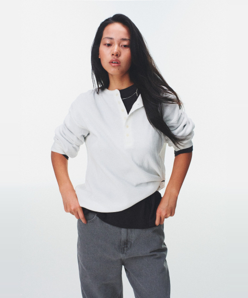 BLUEBRICK(ブルーブリック)の「ワッフルヘンリーネックTシャツ(全3色)(Tシャツ/カットソー・レディース・ライトグレー/ネイビー/アイボリー・FREE)」の6枚目の写真