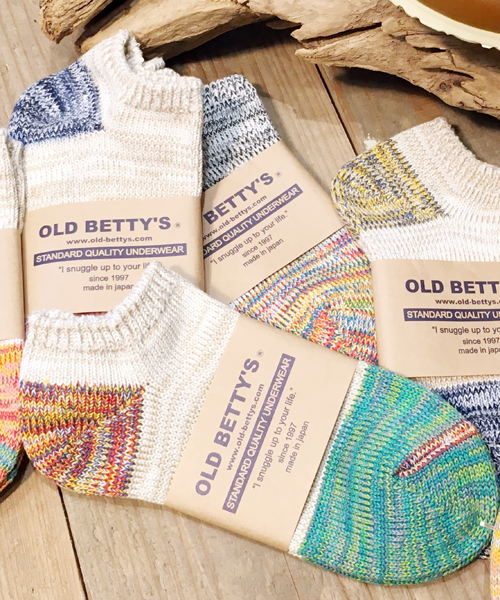 OLD BETTY'S（オールドベティーズ）の「Lady's Sneaker Socks(3Tone)/スニーカーソックス（ソックス/靴下・レディース・ピンク/レッド/エメラルド/サックスブルー/ネイビー/オレンジ・S）」の2枚目の写真