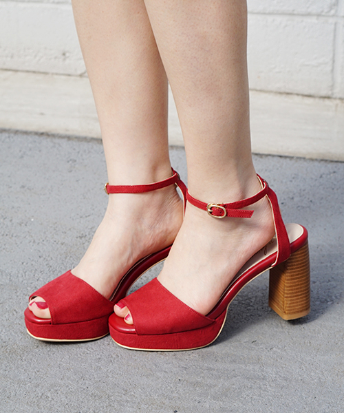 laboratory work（ラボラトリーワーク）の「シンプルスエードサンダル（サンダル・レディース・レッド/イエロー/ブラック/グレイッシュベージュ・MEDIUM/LARGE）」の4枚目の写真