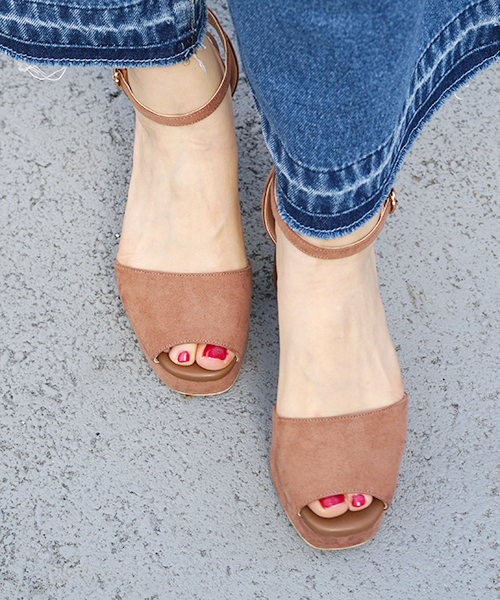 laboratory work（ラボラトリーワーク）の「シンプルスエードサンダル（サンダル・レディース・レッド/イエロー/ブラック/グレイッシュベージュ・MEDIUM/LARGE）」の2枚目の写真