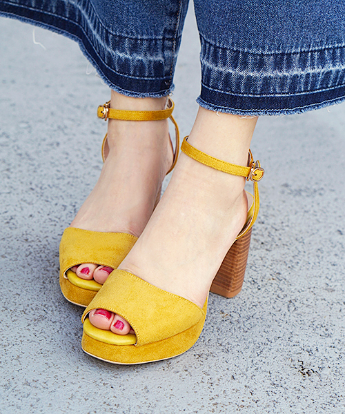 laboratory work（ラボラトリーワーク）の「シンプルスエードサンダル（サンダル・レディース・レッド/イエロー/ブラック/グレイッシュベージュ・MEDIUM/LARGE）」の3枚目の写真