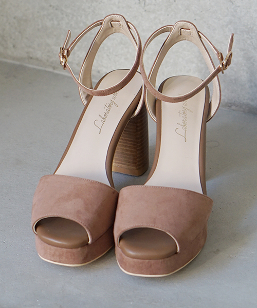 laboratory work（ラボラトリーワーク）の「シンプルスエードサンダル（サンダル・レディース・レッド/イエロー/ブラック/グレイッシュベージュ・MEDIUM/LARGE）」の5枚目の写真