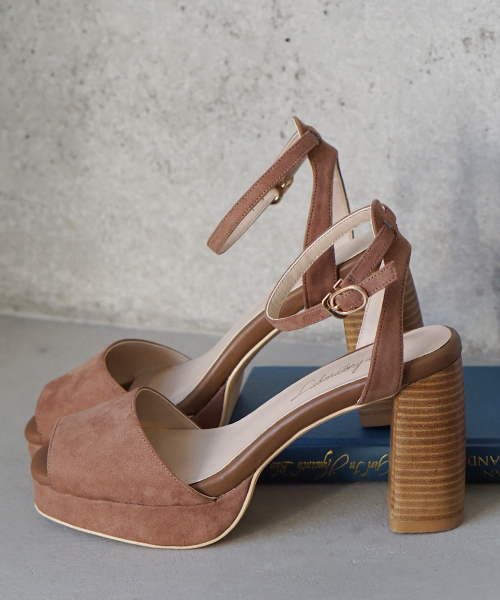 laboratory work（ラボラトリーワーク）の「シンプルスエードサンダル（サンダル・レディース・レッド/イエロー/ブラック/グレイッシュベージュ・MEDIUM/LARGE）」の6枚目の写真