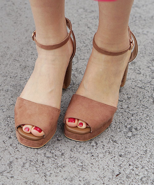 laboratory work（ラボラトリーワーク）の「シンプルスエードサンダル（サンダル・レディース・レッド/イエロー/ブラック/グレイッシュベージュ・MEDIUM/LARGE）」の12枚目の写真