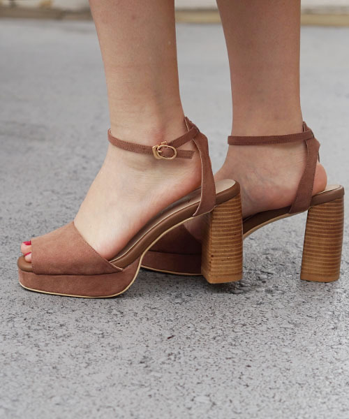 laboratory work（ラボラトリーワーク）の「シンプルスエードサンダル（サンダル・レディース・レッド/イエロー/ブラック/グレイッシュベージュ・MEDIUM/LARGE）」の13枚目の写真