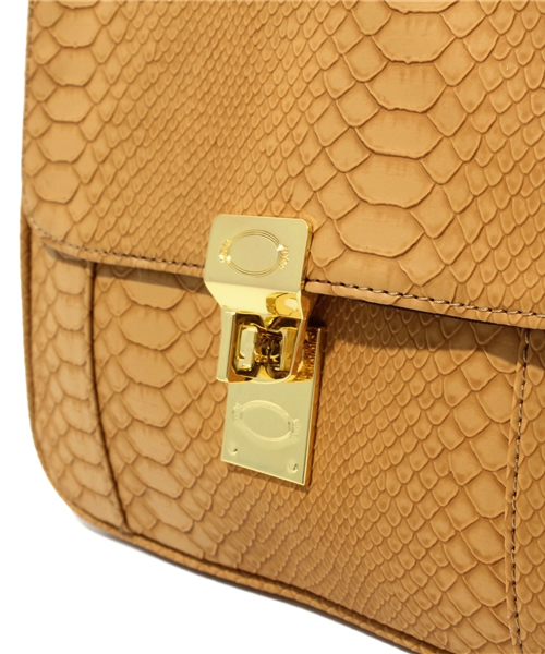 green label relaxing（グリーンレーベルリラクシング）の「GT FKカタオシチェーンポシェット（ショルダーバッグ・レディース・ブラウン/マスタード・フリー）」の6枚目の写真