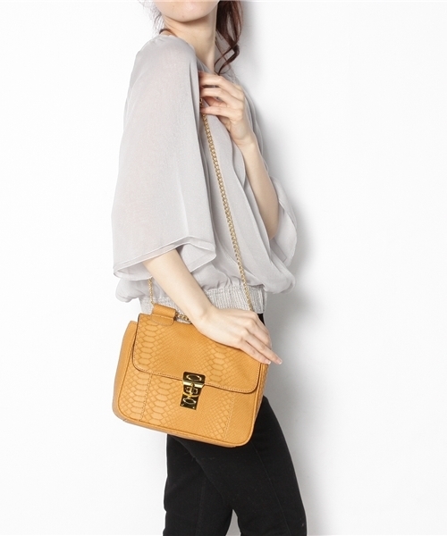 green label relaxing（グリーンレーベルリラクシング）の「GT FKカタオシチェーンポシェット（ショルダーバッグ・レディース・ブラウン/マスタード・フリー）」の8枚目の写真