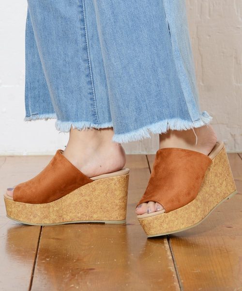 shopnikoniko（ショップニコニコ）の「コルクウェッジ厚底サンダル（サンダル・レディース・ライトグレー/ブラック/オリーブ/アイボリー/ライトブラウン/ベージュ系その他/キャメル/シルバー/ブラック系その他/グレー・LL/S/M/L）」の7枚目の写真