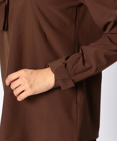NARACAMICIE（ナラカミーチェ）の「ポリエステルストレッチリボン衿ブラウス（シャツ/ブラウス・レディース・ブラック/ブラウン/ボルドー・SMALL/MEDIUM/LARGE）」の9枚目の写真