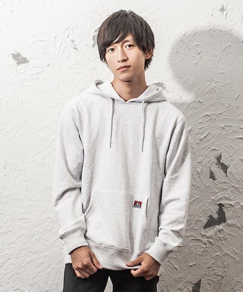 MinoriTY（マイノリティ）の「【BEN DAVIS】メンズ長袖ワンポイントプルパーカー（パーカー・メンズ・ブラック/ホワイト系その他/レッド/ベージュ/イエロー/ダークグリーン/エメラルド/ネイビー/パープル/杢グレー・M/L）」の2枚目の写真