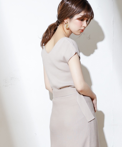 natural couture(ナチュラルクチュール)の「きれいめフレンチVニット(Tシャツ/カットソー・レディース・ブラック/ベージュ/パープル/オレンジ・FREE)」の2枚目の写真