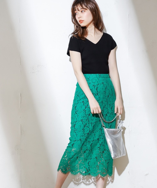 natural couture(ナチュラルクチュール)の「きれいめフレンチVニット(Tシャツ/カットソー・レディース・ブラック/ベージュ/パープル/オレンジ・FREE)」の1枚目の写真