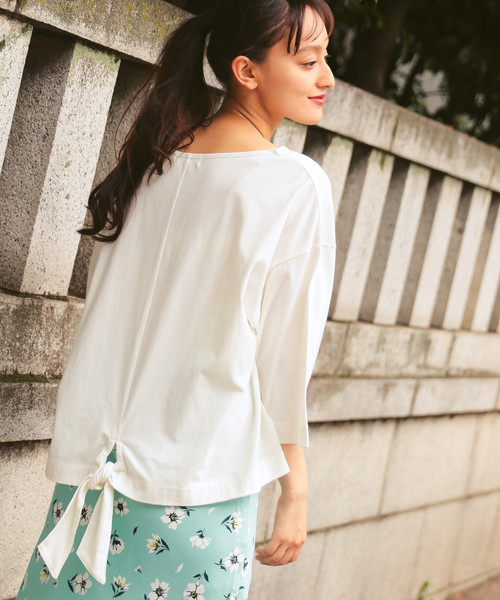 niko and...（ニコアンド）の「コーマＣ裾ノットビッグプルオーバー（Tシャツ/カットソー・レディース・オフホワイト/ライトグリーン/ブラック・MEDIUM/LARGE）」の2枚目の写真