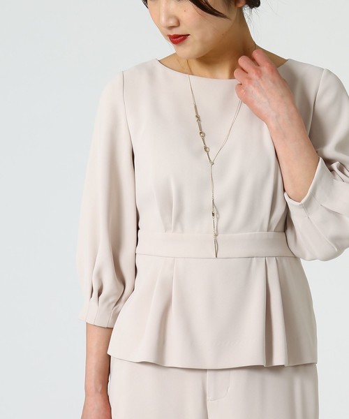 Tiara（ティアラ）の「ヘリオスペプラムトップス（シャツ/ブラウス・レディース・アイボリー/ネイビー/セージグリーン・FREE）」の13枚目の写真