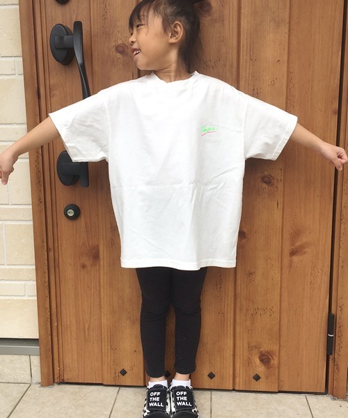 GROOVY COLORS（グルービーカラーズ）の「GROOVY COLORS/グルービーカラーズ THE GRCS NEON LOGO BIG TEE ビッグシルエット半袖Tシャツ（Tシャツ/カットソー・キッズ・ホワイト/ブラック/ブラウン・140/130）」の18枚目の写真
