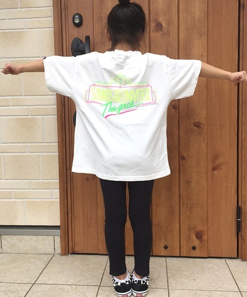GROOVY COLORS（グルービーカラーズ）の「GROOVY COLORS/グルービーカラーズ THE GRCS NEON LOGO BIG TEE ビッグシルエット半袖Tシャツ（Tシャツ/カットソー・キッズ・ホワイト/ブラック/ブラウン・140/130）」の19枚目の写真