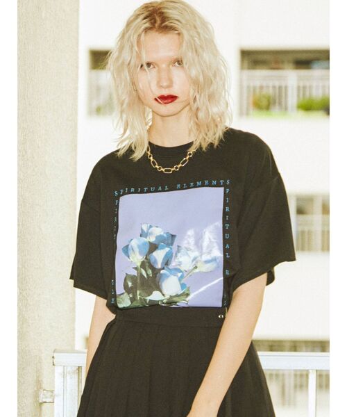 jouetie(ジュエティ)の「カラーフォトBIG Tシャツ(Tシャツ/カットソー・レディース・ブラック/オフホワイト/イエロー・MEDIUM)」の5枚目の写真