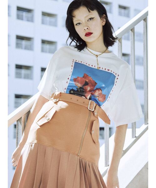 jouetie(ジュエティ)の「カラーフォトBIG Tシャツ(Tシャツ/カットソー・レディース・ブラック/オフホワイト/イエロー・MEDIUM)」の21枚目の写真