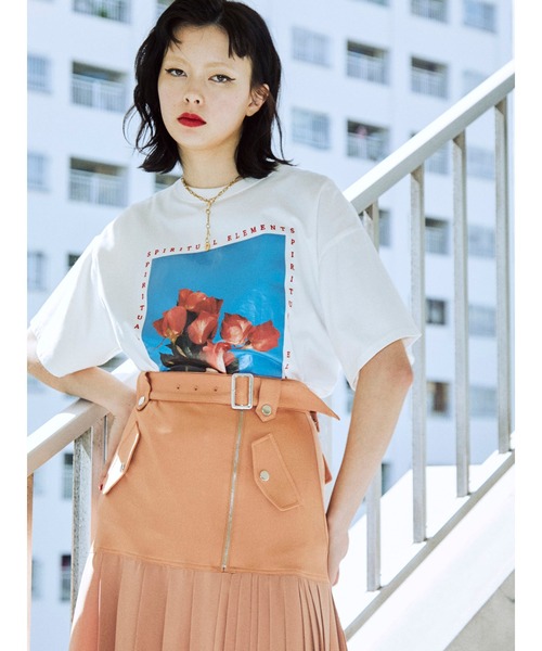 jouetie(ジュエティ)の「カラーフォトBIG Tシャツ(Tシャツ/カットソー・レディース・ブラック/オフホワイト/イエロー・MEDIUM)」の2枚目の写真