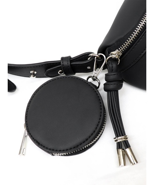 LVEU.（ラブユ.）の「One shoulder mini pouch bag / ワンショルダーミニポーチバッグ（ボディバッグ/ウエストポーチ・レディース・ブラック/ベージュ・FREE）」の9枚目の写真