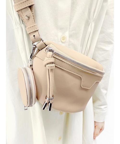 LVEU.（ラブユ.）の「One shoulder mini pouch bag / ワンショルダーミニポーチバッグ（ボディバッグ/ウエストポーチ・レディース・ブラック/ベージュ・FREE）」の11枚目の写真