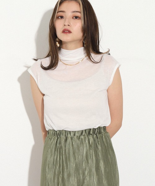 AULI（アウリィ）の「【低身長向けサイズ】ドレープネックシアーカットソー（Tシャツ/カットソー・レディース・ブラック/ライトグレー/オフホワイト・XS）」の7枚目の写真