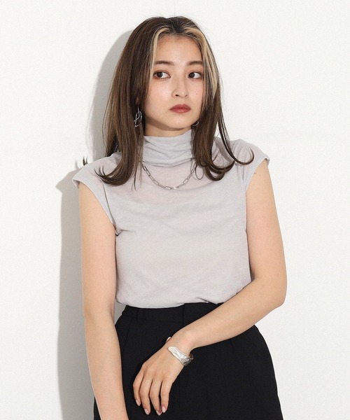 AULI（アウリィ）の「【低身長向けサイズ】ドレープネックシアーカットソー（Tシャツ/カットソー・レディース・ブラック/ライトグレー/オフホワイト・XS）」の4枚目の写真