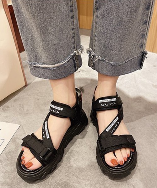 SFW(エスエフダブリュー)の「厚底スポーツサンダル マジックテープ(サンダル・レディース・ブラック/ベージュ・36/38/40/37/39/35)」の2枚目の写真