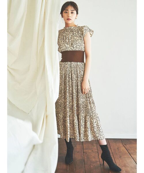 LAGUNAMOON（ラグナムーン）の「ウエストリブフラワープリーツワンピース（ワンピース・レディース・ブラック/グレー/アイボリー・SMALL/MEDIUM）」の4枚目の写真