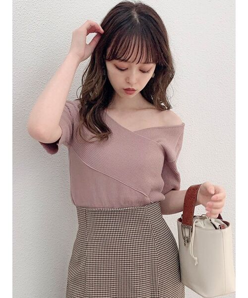 dazzlin（ダズリン）の「カサネネックリブニットトップス（ニット/セーター・レディース・ブラック/ブラウン/グレー/ピンク/モカ・FREE）」の5枚目の写真