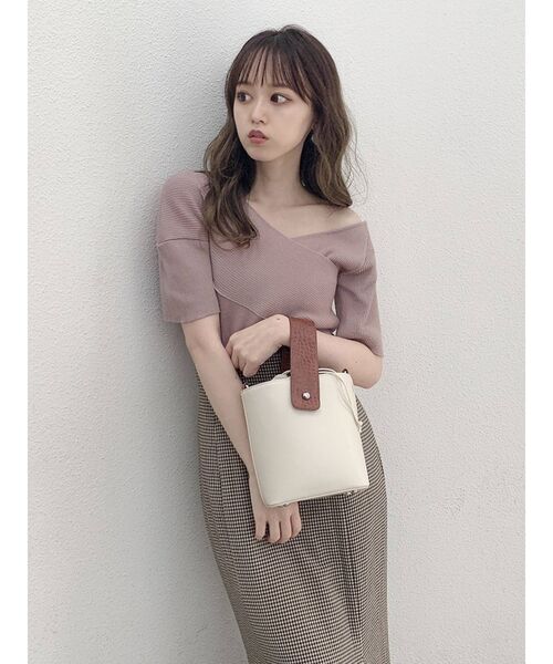 dazzlin（ダズリン）の「カサネネックリブニットトップス（ニット/セーター・レディース・ブラック/ブラウン/グレー/ピンク/モカ・FREE）」の6枚目の写真