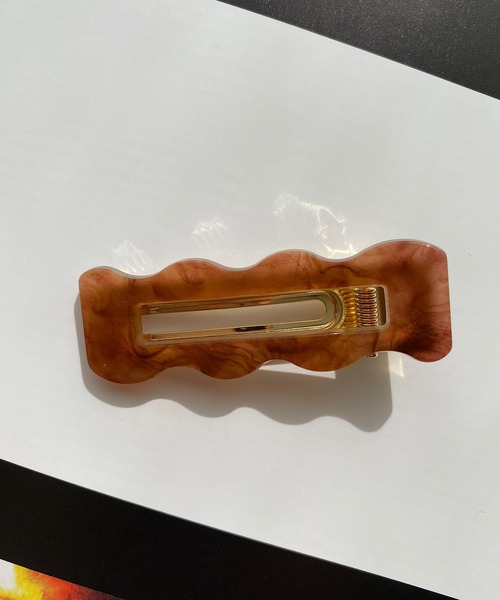 TONE SELECT GOODS（トーンセレクトグッズ）の「【LESRIRE】スクエアウェーブヘアクリップ（バレッタ/ヘアクリップ・レディース・ブラウン/グレー/オフホワイト/グリーン/ブラウン系その他・FREE）」の3枚目の写真