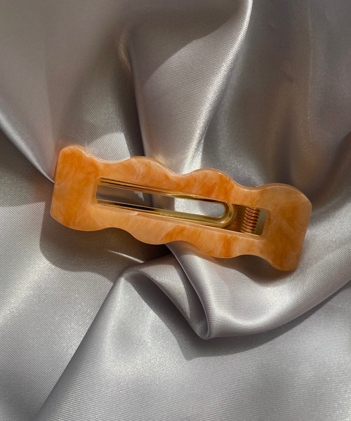 TONE SELECT GOODS（トーンセレクトグッズ）の「【LESRIRE】スクエアウェーブヘアクリップ（バレッタ/ヘアクリップ・レディース・ブラウン/グレー/オフホワイト/グリーン/ブラウン系その他・FREE）」の7枚目の写真