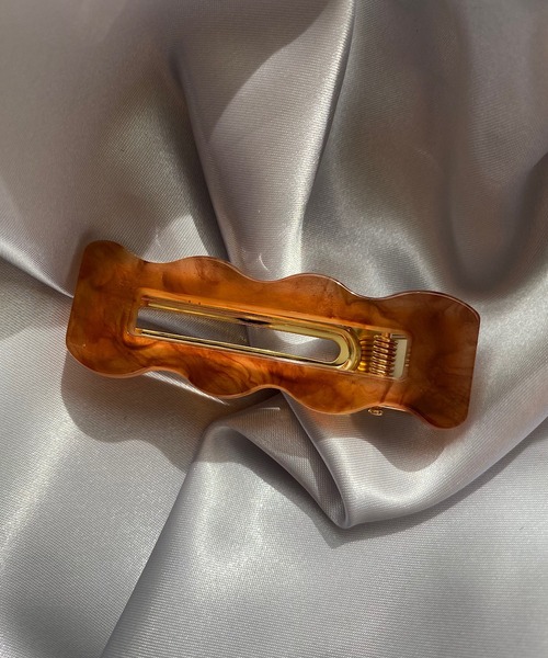 TONE SELECT GOODS（トーンセレクトグッズ）の「【LESRIRE】スクエアウェーブヘアクリップ（バレッタ/ヘアクリップ・レディース・ブラウン/グレー/オフホワイト/グリーン/ブラウン系その他・FREE）」の8枚目の写真